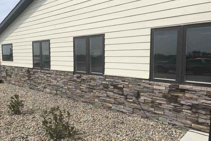 Mortarless stone veneer